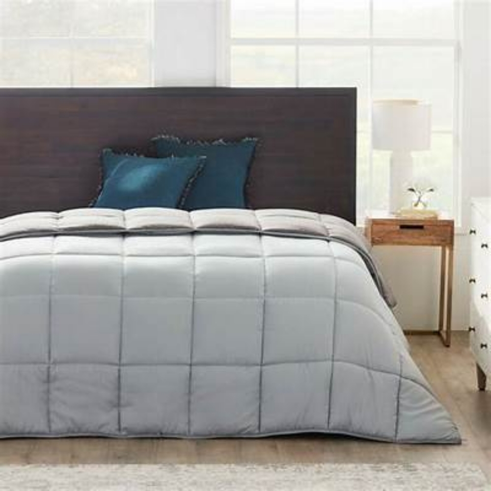 Royal Classic Lightweight Microfiber Color Down Alternative King Comforter.
